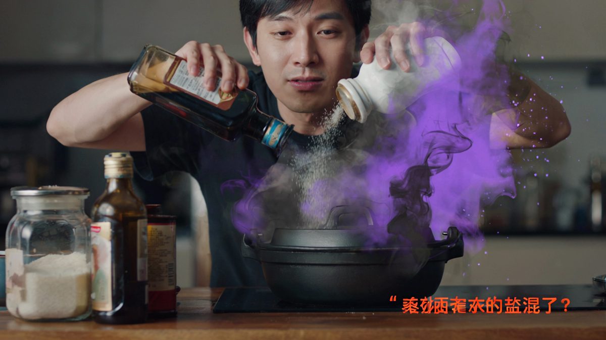 咦？为什么锅里的菜变成黑色了……不管了，继续！